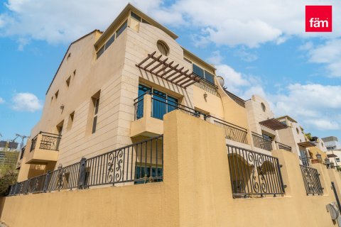 Townhouse in Dubai, UAE 3 bedrooms, 334.4 sq.m. № 634880 - photo 1
