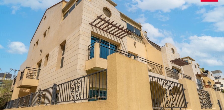 Townhouse in Dubai, UAE 3 bedrooms, 334.4 sq.m. № 634880