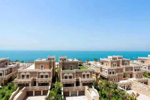 Apartment in Palm Jumeirah, Dubai, UAE 2 bedrooms, 177 sq.m. № 649967 - photo 1