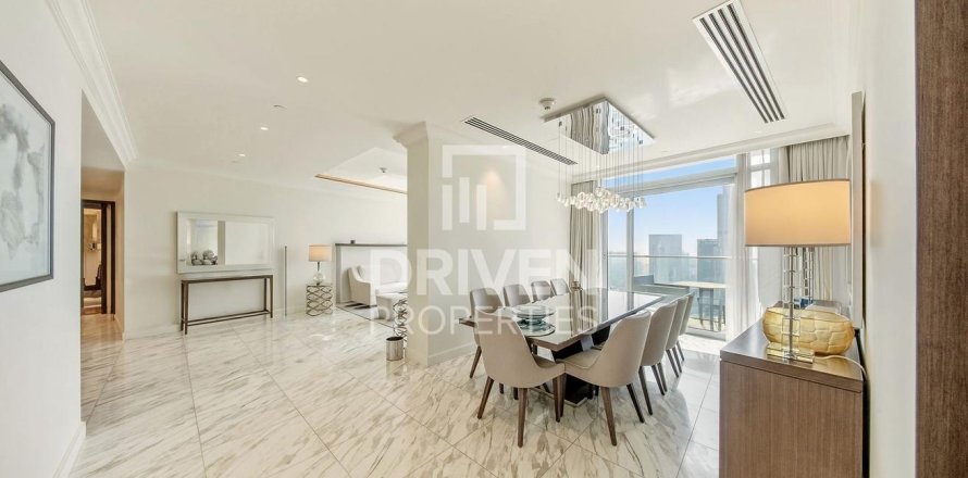 Apartment in Downtown Dubai (Downtown Burj Dubai), Dubai, UAE 4 bedrooms, 251.21 sq.m. № 768539