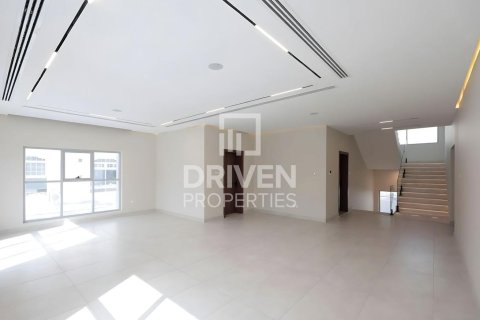 Villa sa Jumeirah, Dubai, UAE 4 silid-tulugan, 668.9 sq.m. № 768535 - larawan 3