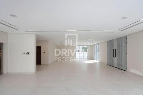 Villa sa Jumeirah, Dubai, UAE 4 silid-tulugan, 668.9 sq.m. № 768535 - larawan 2