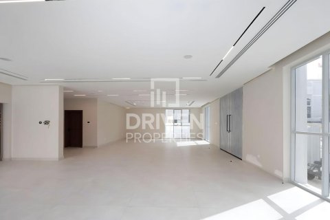 Villa sa Jumeirah, Dubai, UAE 4 silid-tulugan, 668.9 sq.m. № 768535 - larawan 6