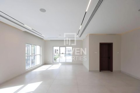 Villa sa Jumeirah, Dubai, UAE 4 silid-tulugan, 668.9 sq.m. № 768535 - larawan 5