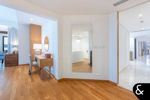 Apartment in Palm Jumeirah, Dubai, UAE 3 bedrooms, 443 sq.m. № 666412 - photo 14