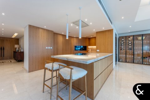 Apartment in Palm Jumeirah, Dubai, UAE 3 bedrooms, 443 sq.m. № 666412 - photo 4