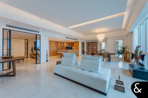 Apartment in Palm Jumeirah, Dubai, UAE 3 bedrooms, 443 sq.m. № 666412 - photo 1