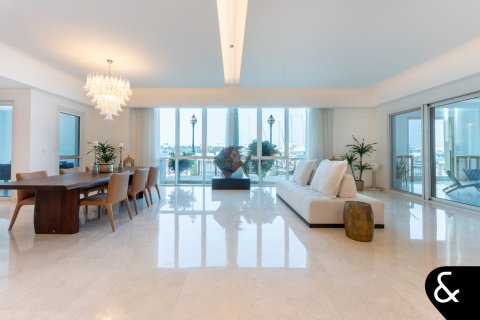 Apartment in Palm Jumeirah, Dubai, UAE 3 bedrooms, 443 sq.m. № 666412 - photo 5