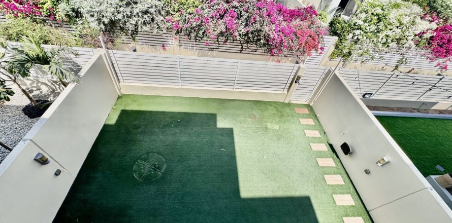 Villa à Dubai Hills Estate, Dubai, EAU: 3 chambres, 194 m2 № 697383