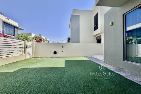Villa in Dubai Hills Estate, UAE 3 bedrooms, 194 sq.m. № 697383 - photo 1