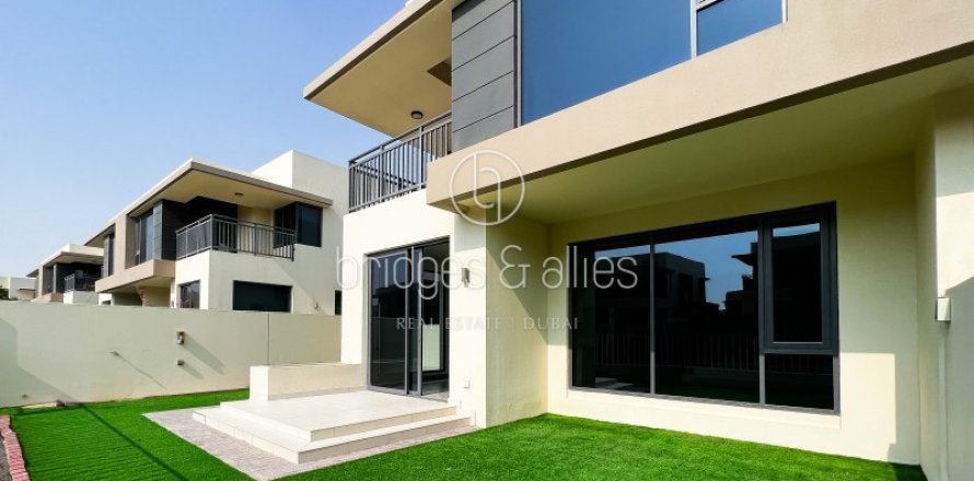 Villa in Dubai Hills Estate, UAE 5 bedrooms, 302 sq.m. № 697386