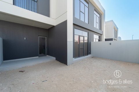 Villa en alquiler en Dubai South (Dubai World Central), Dubai, EAU 3 dormitorios, 189 m2 № 678724 - foto 2