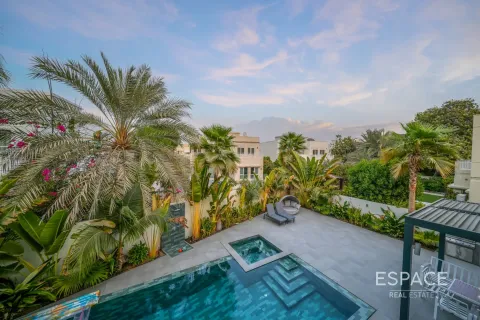 Vilë në Meadows, Dubai, Emiratet e Bashkuara Arabe 5 dhoma gjumi, 390 m2. № 649621 - Foto 16