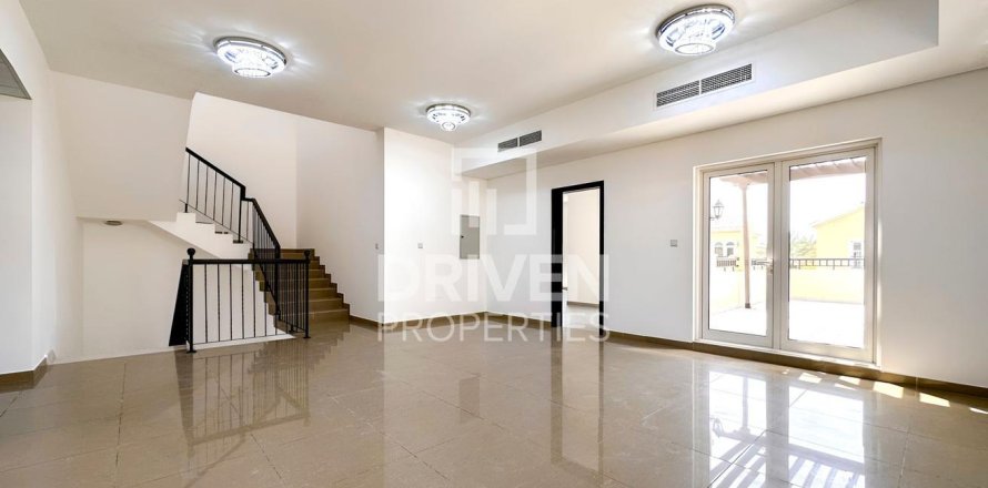 The Villa, Dubai, BAE’de villa 5 yatak odası, 925.04 m&sup2; No 745062