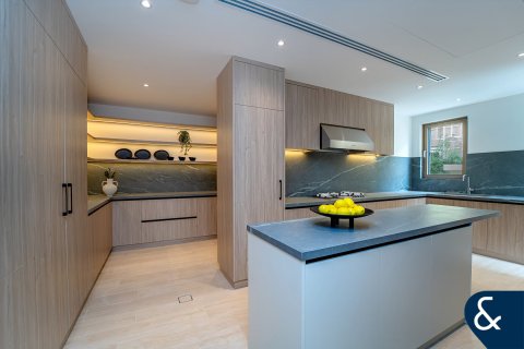 Vila di Dubai Sports City, Dubai, UEA 5 kamar tidur, 557 m2 nomor 671224 - foto 4