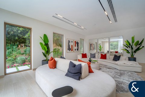 Vila di Dubai Sports City, Dubai, UEA 5 kamar tidur, 557 m2 nomor 671224 - foto 3