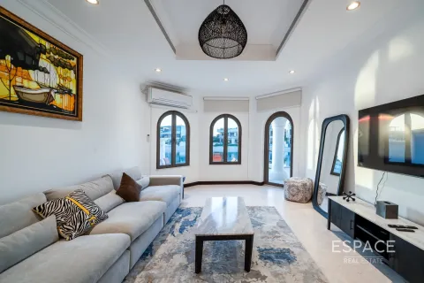 Villa sa Palm Jumeirah, Dubai, UAE 4 silid-tulugan, 623 sq.m. № 661226 - larawan 3