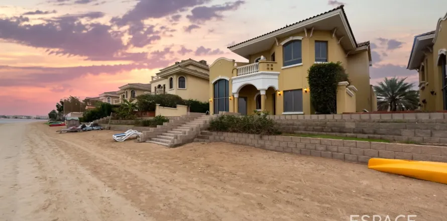 Palm Jumeirah, Dubai, UAE의 빌라 침실 4개, 623제곱미터 번호 661226