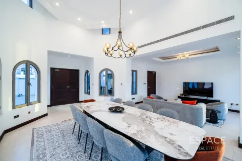 Villa sa Palm Jumeirah, Dubai, UAE 4 silid-tulugan, 623 sq.m. № 661226 - larawan 5