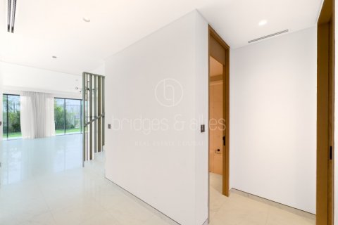 Villa in Dubai, UAE 4 bedrooms, 405 sq.m. № 629722 - photo 10