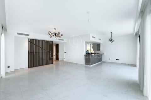 Villa in Dubai, UAE 4 bedrooms, 405 sq.m. № 629722 - photo 4