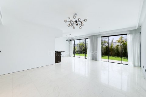 Villa in Dubai, UAE 4 bedrooms, 405 sq.m. № 629722 - photo 3