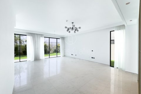 Villa in Dubai, UAE 4 bedrooms, 405 sq.m. № 629722 - photo 2
