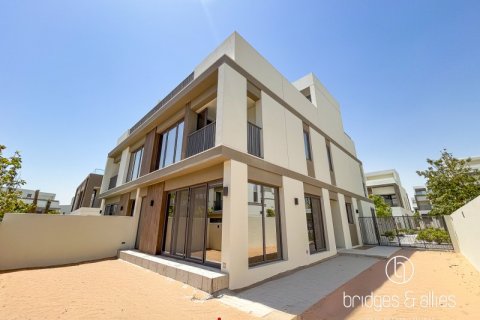 Vilă de închiriat în Dubai, EAU 4 dormitoare, 316.9 mp.  №629719 - poză 1