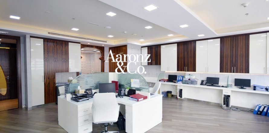 Oficiu în Business Bay, Dubai, EAU 108 mp.  №709376