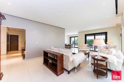 Huvila Al Furjan, Dubai, Arabiemiraatit 6 makuuhuonetta, 610 m2 № 689400 - kuva 15