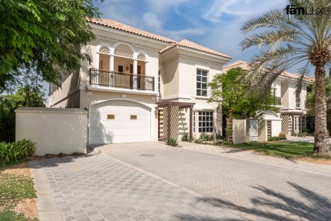 Villa til leie i Dubai, Emiratene 4 soverom, 792.5 kvm Nr. 655760 - Foto 2