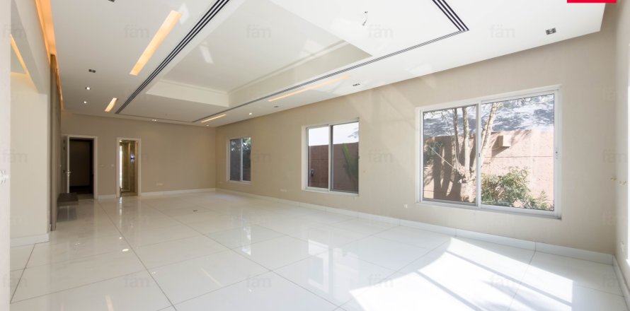 ویلا در Umm Suqeim، Dubai ، امارات متحده عربی 8 خوابه ، 743.2 متر مربع.  شماره 687520