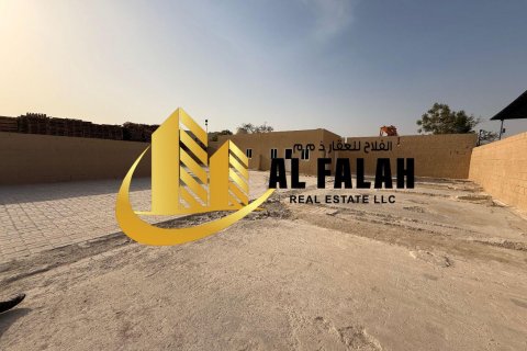 Magazinë në Al Sajaa, Sharjah, Emiratet e Bashkuara Arabe 1858 m2. № 635571 - Foto 16