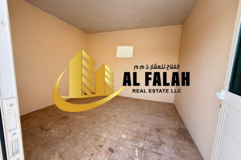 Magazinë në Al Sajaa, Sharjah, Emiratet e Bashkuara Arabe 1858 m2. № 635571 - Foto 9