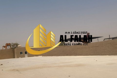 Magazinë në Al Sajaa, Sharjah, Emiratet e Bashkuara Arabe 1858 m2. № 635571 - Foto 4