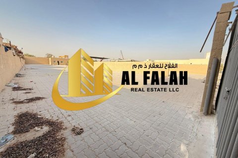 Magazinë në Al Sajaa, Sharjah, Emiratet e Bashkuara Arabe 1858 m2. № 635571 - Foto 10