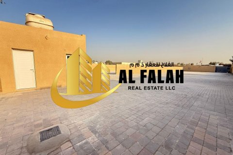Magazinë në Al Sajaa, Sharjah, Emiratet e Bashkuara Arabe 1858 m2. № 635571 - Foto 20