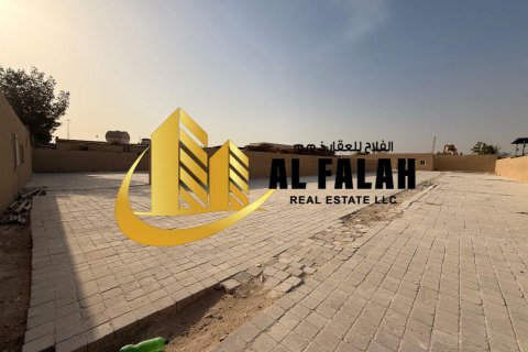 Magazinë në Al Sajaa, Sharjah, Emiratet e Bashkuara Arabe 1858 m2. № 635571 - Foto 14