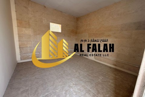 Magazinë në Al Sajaa, Sharjah, Emiratet e Bashkuara Arabe 1858 m2. № 635571 - Foto 17