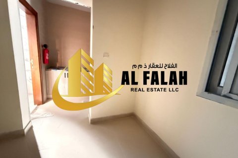 Warehouse in Al Sajaa, Sharjah, UAE 251 sq.m. № 635570 - photo 12
