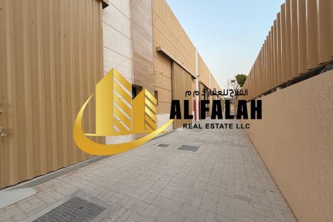 Warehouse in Sharjah Industrial Area, UAE 251 sq.m. № 635567 - photo 1