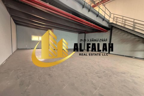 Magazinë në Al Sajaa, Sharjah, Emiratet e Bashkuara Arabe 334 m2. № 635566 - Foto 8