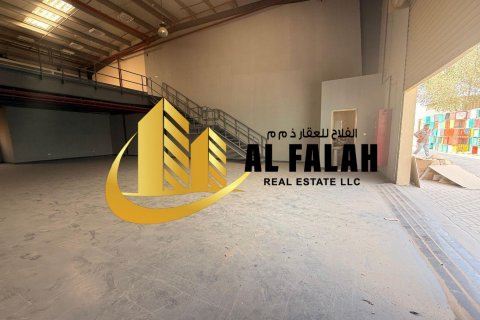 Magazinë në Al Sajaa, Sharjah, Emiratet e Bashkuara Arabe 334 m2. № 635566 - Foto 5
