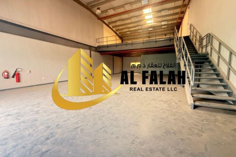 Magazinë në Al Sajaa, Sharjah, Emiratet e Bashkuara Arabe 334 m2. № 635566 - Foto 6