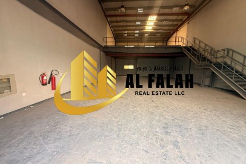 Magazinë në Al Sajaa, Sharjah, Emiratet e Bashkuara Arabe 334 m2. № 635566 - Foto 4