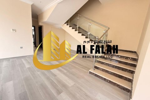 Vila v Al Riqqa, Sharjah, SAE 604 m2 č. 635568 - Fotografia 12