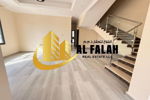 Vila v Al Riqqa, Sharjah, SAE 604 m2 č. 635568 - Fotografia 9