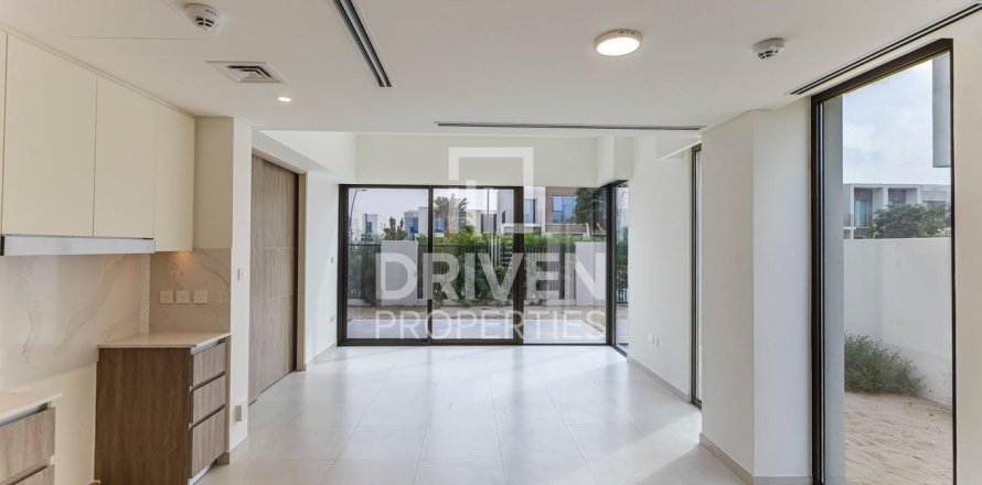 Таунхаус в The Valley, Дубай, ОАЕ 4 спальні, 212м2 № 682833