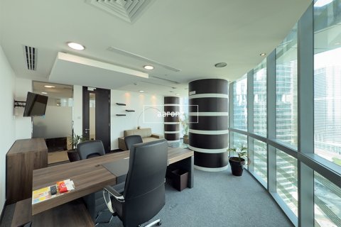 Office in Jumeirah Lake Towers, Dubai, UAE 186.1 sq.m. № 634189 - photo 2