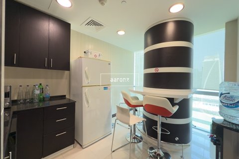 Office in Jumeirah Lake Towers, Dubai, UAE 186.1 sq.m. № 634189 - photo 20